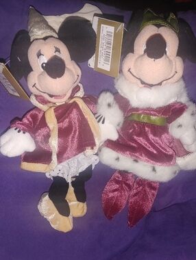 Disney Mickey And Minnie Mouse As Arthur And Guinevere